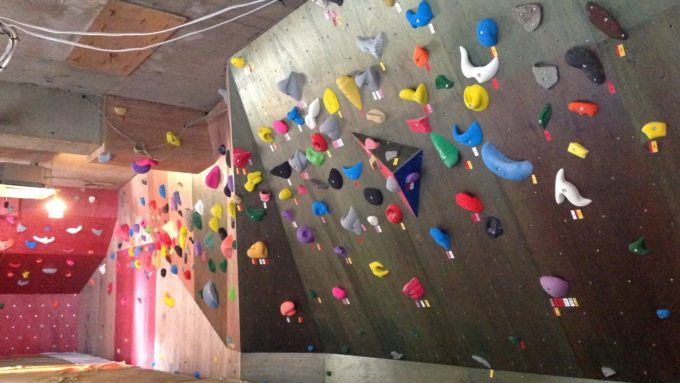 東京都のクライミング施設「スポーツクライミングジム エキサイティング三茶」